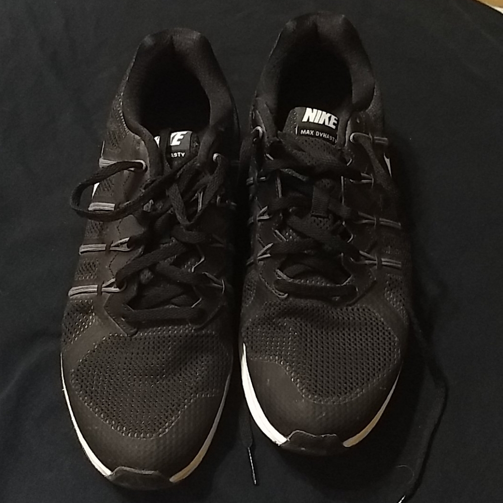 Nike Max Dynasty Tennis Shoes